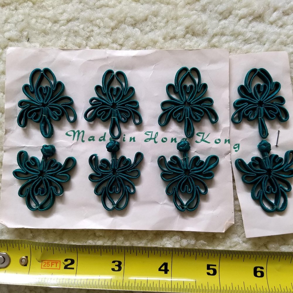 3/$25 vintage 60s NWT green Chinese frog closures - Picture 2 of 3